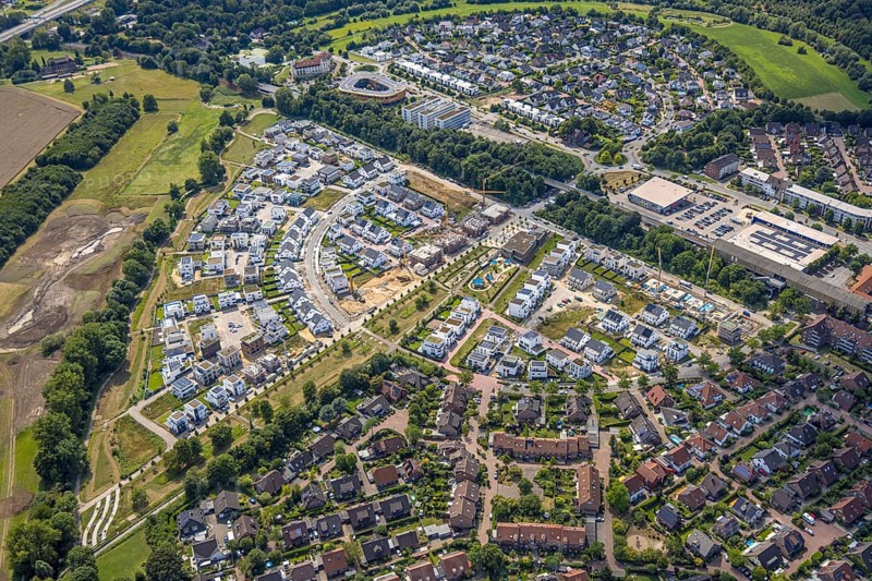 Aerial view, Duisburg-Süd, residential area Angerbogen, Am Alten Angerbach, semi-circular new housing estate, commercial area Xella International GmbH and Edeka E-Center Angerbogen, roofed railway station Angerbogen, behind the Rahmer See, Huckingen, Duisburg, Ruhr area, North Rhine-Westphalia, Germany, Ruh
