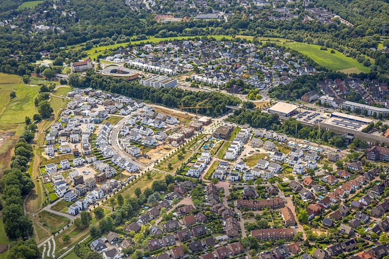 Aerial view, Duisburg-Süd, residential area Angerbogen, Am Alten Angerbach, semi-circular new housing estate, commercial area Xella International GmbH and Edeka E-Center Angerbogen, roofed railway station Angerbogen, behind the Rahmer See, Huckingen, Duisburg, Ruhr area, North Rhine-Westphalia, Germany, Ruh