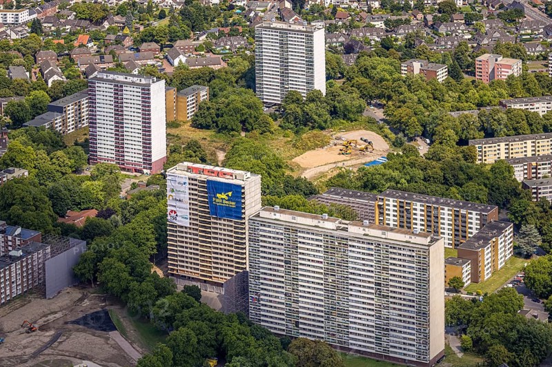 Aerial view, white giant high-rise buildings, social hotspot, four high-rise buildings, three days in front of the demolition of one of the high-rise buildings, Hochheide, Duisburg, Ruhr area, North Rhine-Westphalia, Germany, DE, Europe, property tax, real estate, aerial view, aerial photography, aerial photography, demolition, overview, bird's-eye view, residential area, housing and living, residential area, quality of life, residential neighbourhood, housing estate, residential area, birds-eyes view, overview, social hotspot