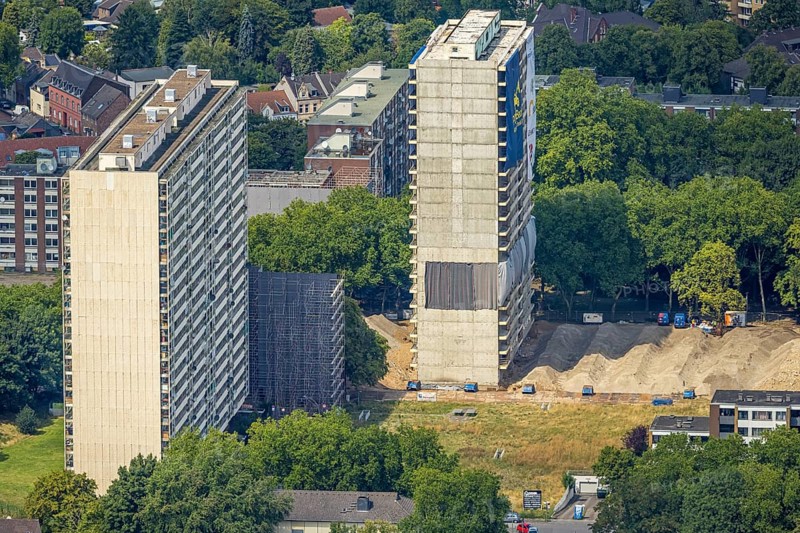 Aerial view, white giant high-rise buildings, social hotspot, three days in front of the demolition of one of the high-rise buildings, Hochheide, Duisburg, Ruhr area, North Rhine-Westphalia, Germany, DE, Europe, property tax, real estate, aerial photograph, aerial photography, aerial photography, demolition, overview, bird's-eye view, residential complex, housing and living, residential area, residential quality, residential neighbourhood, housing estate, residential district, birds-eyes view, overview, social hotspot