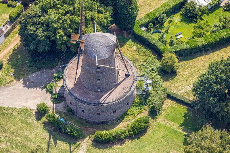 Aerial view, Bergheimer Mühle, Dutch windmill and sight, Bergheim, Duisburg, Ruhr area, North Rhine-Westphalia, Germany, DE, monument, Europe, aerial view, aerial photography, aerial photography, overview, bird's eye view, windmill, birds-eyes view, overview
