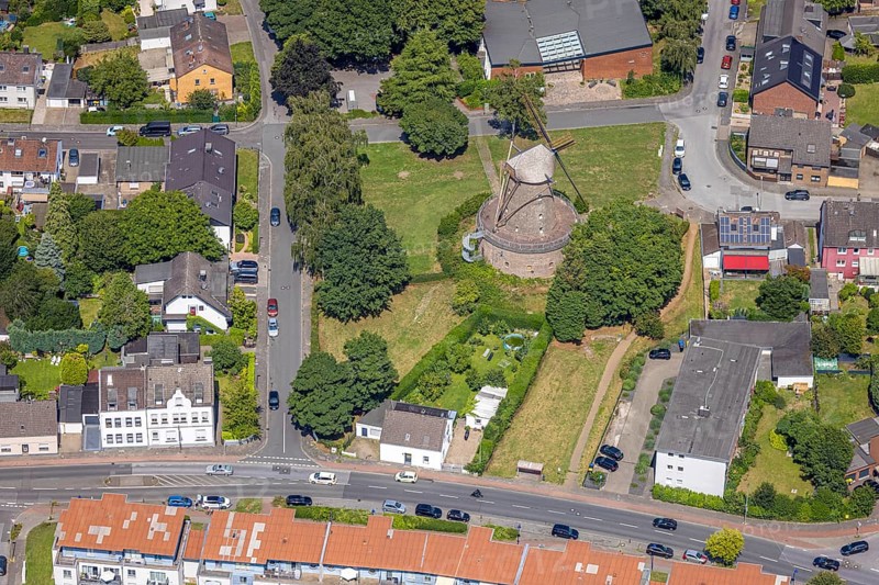Aerial view, Bergheimer Mühle, Dutch windmill and sight, Bergheim, Duisburg, Ruhr area, North Rhine-Westphalia, Germany, DE, monument, Europe, aerial view, aerial photography, aerial photography, overview, bird's eye view, windmill, birds-eyes view, overview