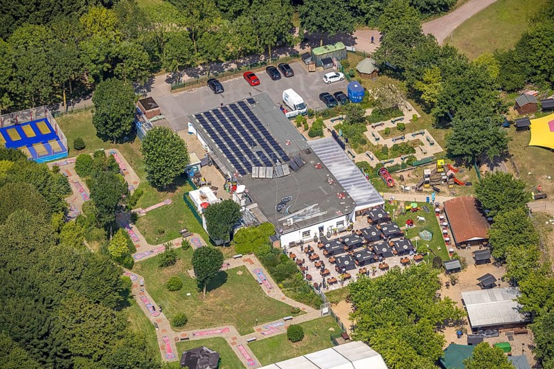 Aerial view, water skiing facility and leisure centre at Toeppersee, gastronomy with sunshades, Rumeln-Kaldenhausen, Duisburg, Ruhr area, North Rhine-Westphalia, Germany, DE, Europe, aerial view, aerial photography, aerial photography, overview, bird's-eye view, overview