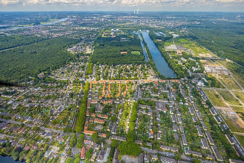 Aerial view, Duisburg-South with railway workers' housing estate Wedau, regatta course, sports park with Schauinsland-Reisen-Arena, also Wedau stadium, forest area and distant view, Wedau, Duisburg, Ruhr area, North Rhine-Westphalia, Germany