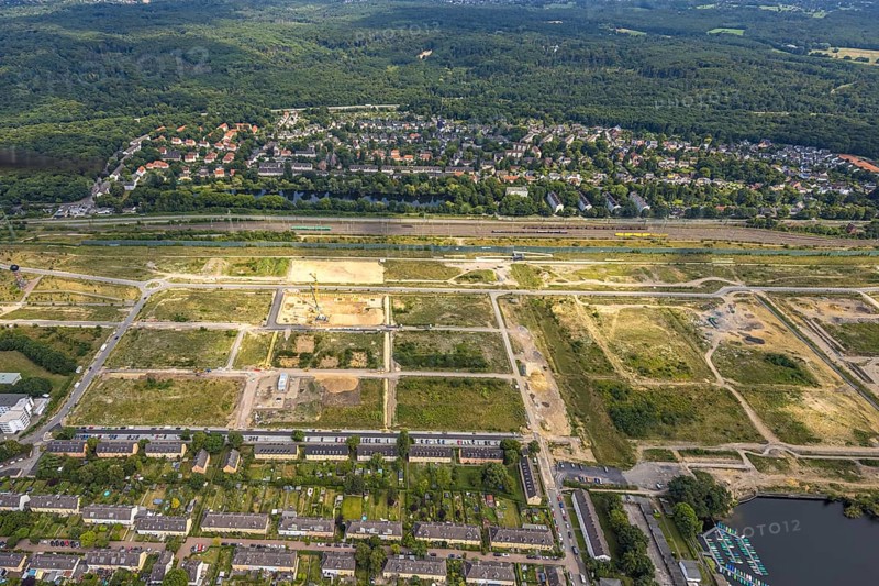 Aerial view, construction site of the former Wedau marshalling yard for the new Duisburg residential quarter on the Sechs-Seen-Platte, residential area in the Bissingheim district, Wedau, Duisburg, Ruhr region, North Rhine-Westphalia, Germany