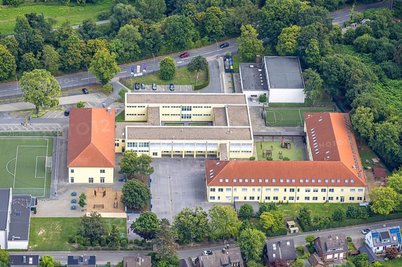 Aerial view, St. George's - The British International School Düsseldorf Rhein-Ruhr with football pitch, Ungelsheim, Duisburg, Ruhr area, North Rhine-Westphalia, Germany