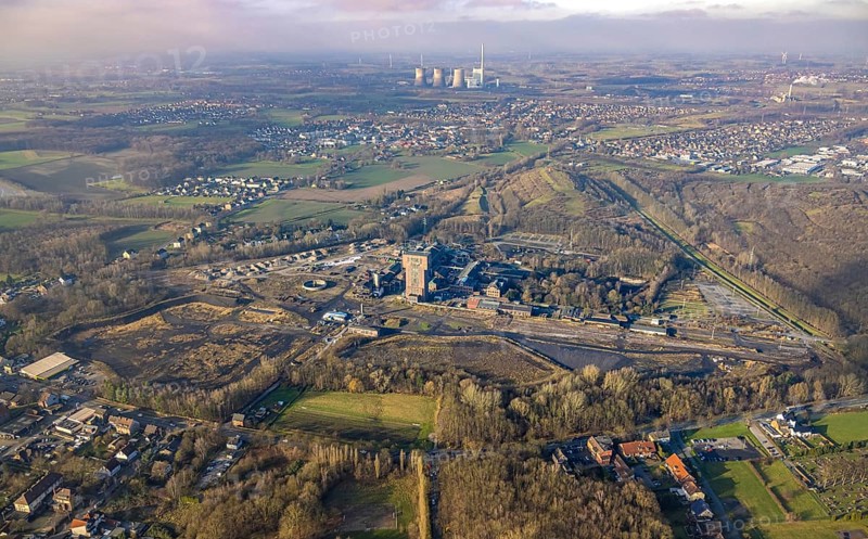 Aerial view, CreativRevier Hamm, hammerhead tower at the former Ost Heinrich Robert colliery, behind the RWE Generation SE Gersteinwerk power station, Herringen district, Hamm, Ruhr area, North Rhine-Westphalia, Germany