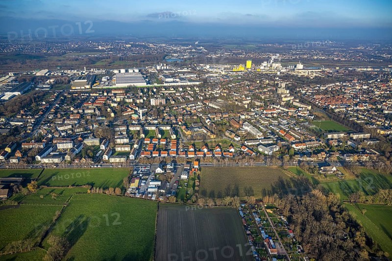 Aerial view, residential area in Daberg district, Dortmunder Straße and Herringer Weg, view to the harbour, Herringen district, Hamm, Ruhr area, North Rhine-Westphalia, Germany