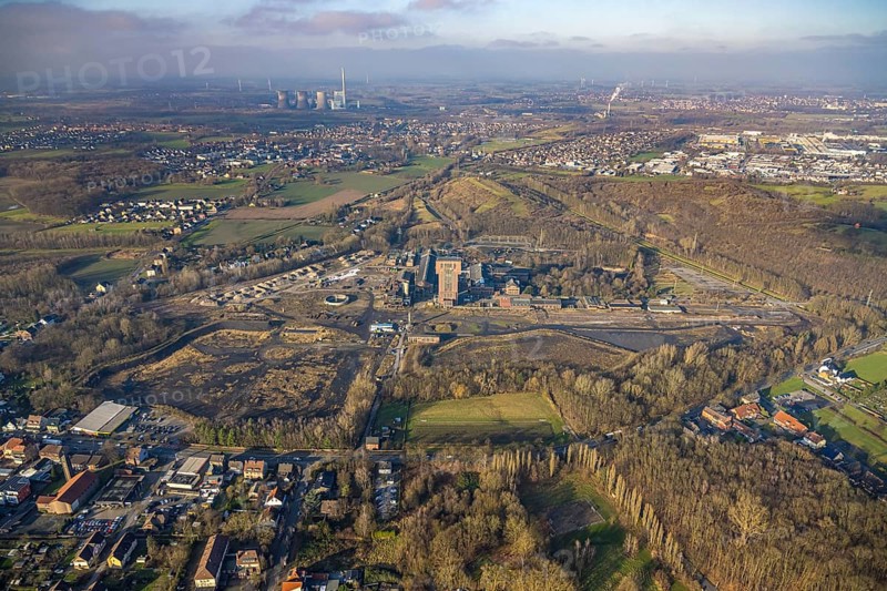 Aerial view, CreativRevier Hamm, hammerhead tower at the former Ost Heinrich Robert colliery, behind the RWE Generation SE Gersteinwerk power station, Herringen district, Hamm, Ruhr area, North Rhine-Westphalia, Germany