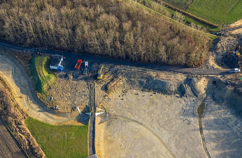 Aerial view, construction work on the flood retention basin near the Sundern slag heap, Pelkum district, Hamm, Ruhr area, North Rhine-Westphalia, Germany