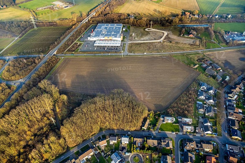 Aerial view, Lipperandstraße industrial estate, brownfield site and building site on the corner of Römerstraße and Lipperandstraße, Handelshof Hamm Wholesale, with solar roof, Bockum-Hövel, Hamm, Ruhr area, North Rhine-Westphalia, Germany