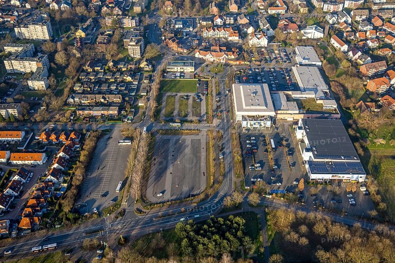 Aerial view, Westpress Arena and Helinet Eisporthalle ice rink of the Hammer Eisbären ice hockey club, Aldi, Edeka and Lidl supermarket shopping centre, Uentrop, Hamm, Ruhr area, North Rhine-Westphalia, Germany