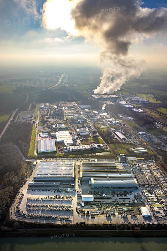 Aerial photo, Trianel Gaskraftwerk Hamm GmbH with smoke clouds, Celanese plant Uentrop, GOLDBECK Betonelemente Hamm GmbH, Uentrop, Hamm, Ruhr area, North Rhine-Westphalia, Germany