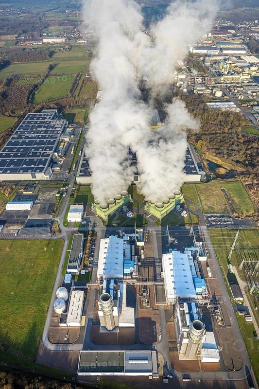 Aerial view, Trianel Gaskraftwerk Hamm GmbH with smoke clouds, Uentrop, Hamm, Ruhr area, North Rhine-Westphalia, Germany