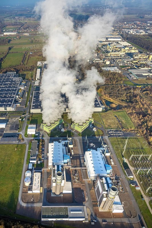 Aerial view, Trianel Gaskraftwerk Hamm GmbH with smoke clouds, Uentrop, Hamm, Ruhr area, North Rhine-Westphalia, Germany