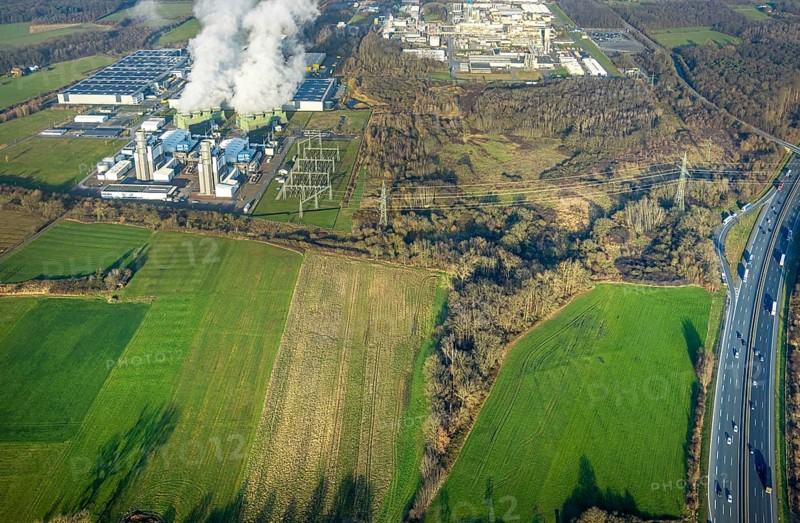 Aerial view, Trianel Gaskraftwerk Hamm GmbH with smoke clouds, Celanese plant Uentrop, motorway A2, Uentrop, Hamm, Ruhr area, North Rhine-Westphalia, Germany