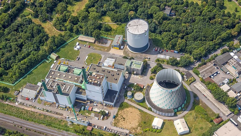Aerial view, cogeneration plant HKW III Stadtwerke Duisburg, district heating storage and cooling tower, Wanheim-Angerhausen, Duisburg, Ruhr area, North Rhine-Westphalia, Germany