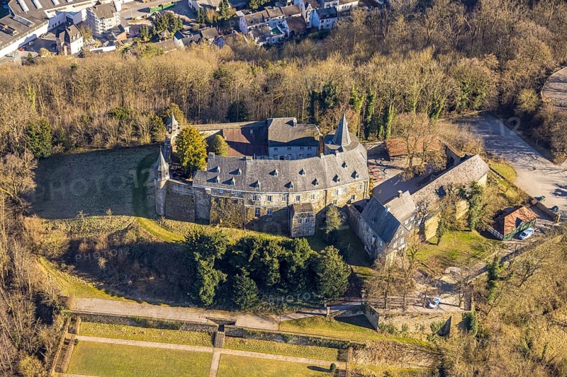 Aerial view, Hohenlimburg Castle and Castle Park, Hohenlimburg, Hagen, Ruhr area, North Rhine-Westphalia, Germany
