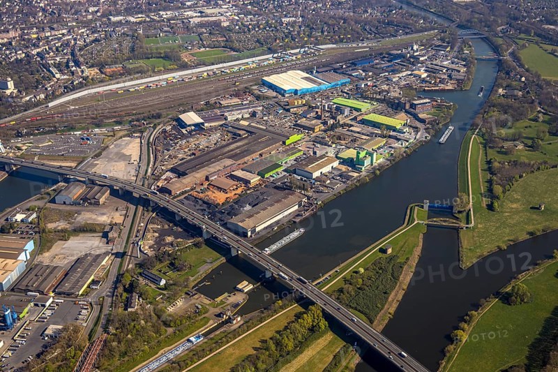 Aerial view, duisport port, Rhine-Herne Canal and A59 motorway, Krabbenkamp industrial estate, freight yard and goods trains behind, Mittelmeiderich, Duisburg, Ruhr area, North Rhine-Westphalia, Germany