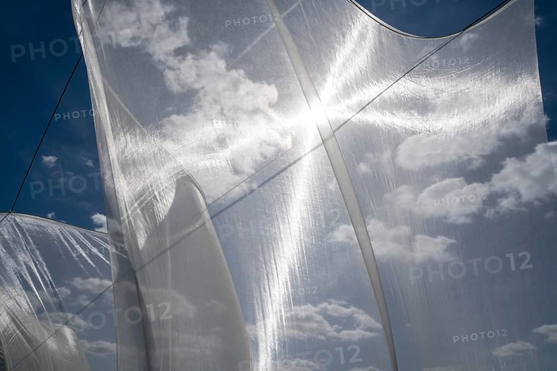 The installation Aurora by Kirsten Sauer (kisa.), 12th international wind art festival 2025, landscape exhibition bewegter wind, Zierenberg, Northern Hesse, Germany