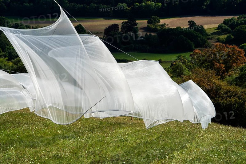 The installation Aurora by Kirsten Sauer (kisa.), 12th international wind art festival 2025, landscape exhibition bewegter wind, Zierenberg, Northern Hesse, Germany
