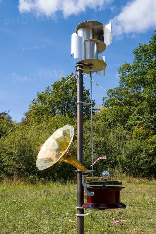 The object Music of the Weather Cycle- wind driven record player and Wind Driven AI Generator by Wolfram Spyra, Adrian Palka und Patricia Routh - the impossible trio, 12th international wind art festival 2025, landscape exhibition bewegter wind, Zierenberg, Northern Hesse, Germany