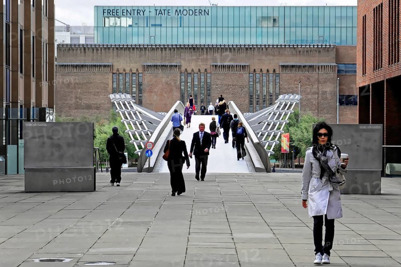 Millenium Bridge, behind TATE MODERN, London, England, Great Britain, Europe, Cityscape with people on a pedestrian bridge in front of a modern building