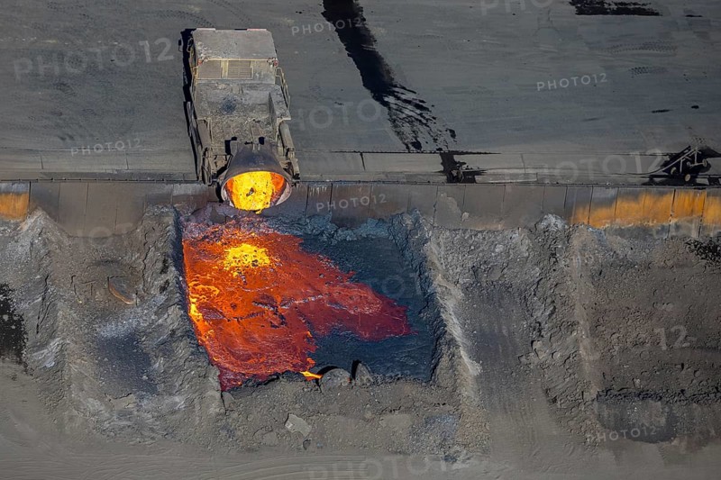 Aerial view, ArcelorMittal Hochfeld GmbH steel wire plant, dumping of red-hot material, Laar, Duisburg, Ruhr area, North Rhine-Westphalia, Germany