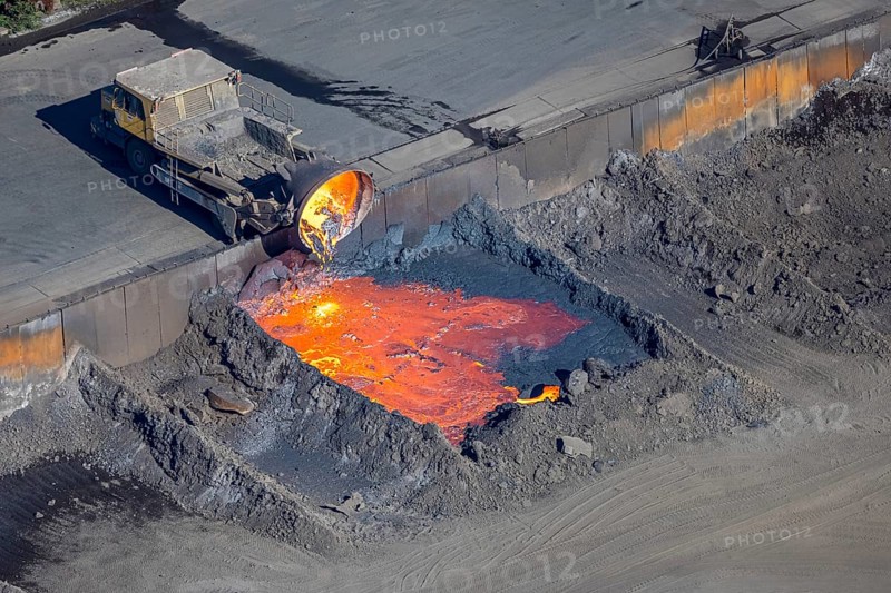 Aerial view, ArcelorMittal Hochfeld GmbH steel wire plant, dumping of red-hot material, Laar, Duisburg, Ruhr area, North Rhine-Westphalia, Germany