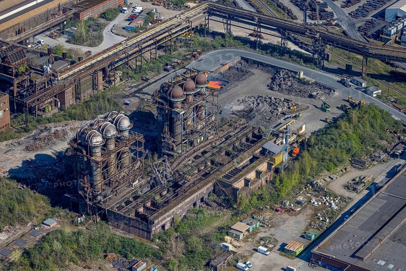 Aerial view, ArcelorMittal Hochfeld GmbH steel wire plant, dumping of red-hot material, Laar, Duisburg, Ruhr area, North Rhine-Westphalia, Germany