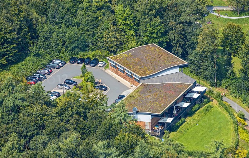 Aerial view, H1 am See restaurant with green roof, car park, Berghausen, Meschede, Sauerland, North Rhine-Westphalia, Germany, outdoor gastronomy, café, DE, food and drink, Europe, inn, Hennetalsperre, aerial view, aerial photography, aerial photography, restaurant, Ruhr area, sunshades, overview, bird's-eye view, overview