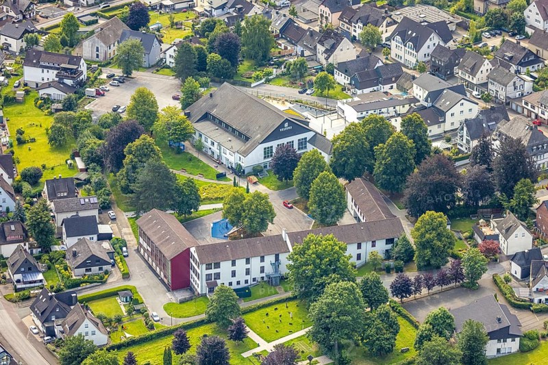Aerial photo, Schützenhalle and St. Nikolaus primary school, Freienohl, Meschede, Sauerland, North Rhine-Westphalia, Germany, education, educational institution, customs, DE, Europe, primary school, teaching institute, aerial photo, aerial photography, aerial photography, Ruhr area, school, shooting club, shooting hall, shooting club, tradition, overview, bird's-eye view, bird's-eye view, overview