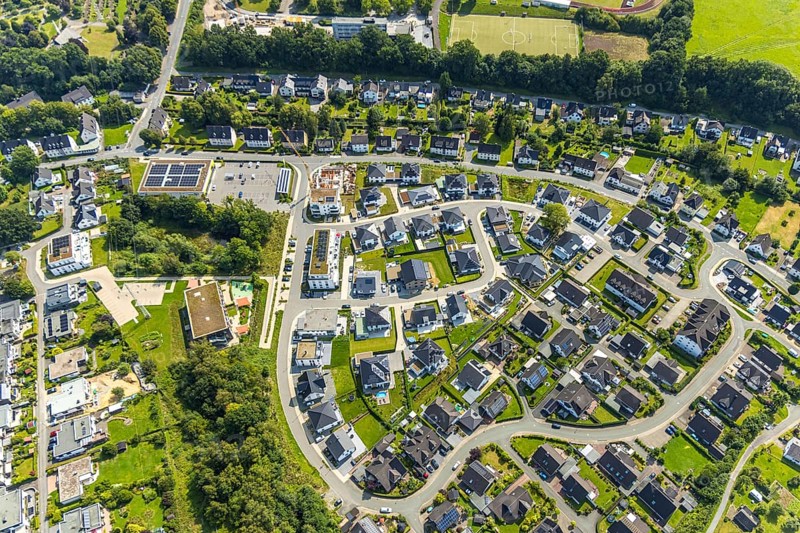 Aerial view, single-family houses residential area Ziegeleiteich, AWO Kindergarten Mobile with red awning, and Netto supermarket, Meschede-Stadt, Meschede, Sauerland, North Rhine-Westphalia, Germany, DE, shopping centre, shopping place, shopping mall, Europe, property tax, real estate, kindergarten, day care centre, day nursery, day nursery, aerial view, aerial photography, aerial photography, local supply centre, Ruhr area, supermarket, overview, bird's-eye view, residential complex, living and living, residential area, residential quality, residential quarter, housing estate, residential area, birds-eyes view, overview