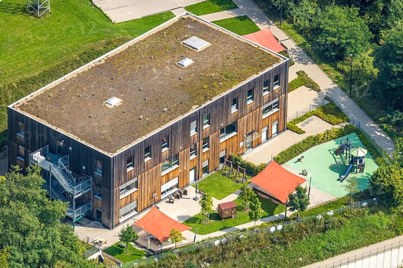 Aerial view, AWO Kindergarten Mobile Kita with red awning, Am Ziegeleiteich, Meschede-Stadt, Meschede, Sauerland, North Rhine-Westphalia, Germany, DE, Europe, kindergarten, day care centre, day care centre, aerial view, aerial photography, aerial photography, Ruhr area, overview, bird's-eye view, overview