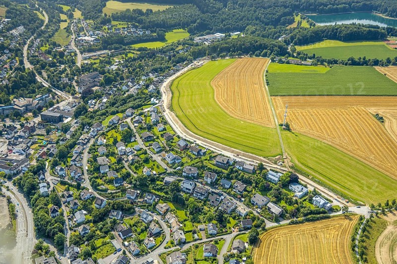 Aerial view, radio mast on a field Langelohweg, development plan Langeloh-West, Meschede town, Meschede, Sauerland, North Rhine-Westphalia, Germany, DE, Europe, property tax, real estate, aerial view, aerial photography, aerial photography, Ruhr area, overview, bird's eye view, residential area, housing and living, residential area, residential quality, residential neighbourhood, housing estate, residential area, birds-eyes view, overview