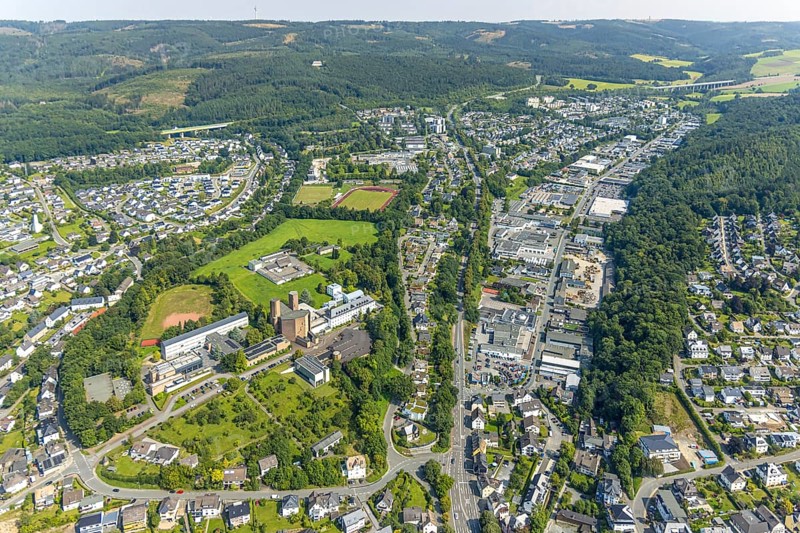 Aerial view, Königsmünster Abbey, Dünnefeld stadium with vocational college, Jahnstraße Im Schwarzen Bruch industrial estate with South Westphalia University of Applied Sciences, Am Ziegeleiteich residential area, Meschede town, Meschede, Sauerland, North Rhine-Westphalia, Germany, education, educational institution, DE, Europe, football, football pitch, football stadium, commercial enterprise, commercial area, industrial estate, commercial property, commercial park, commercial location, commercial use, property tax, university, real estate, industrial area, industrial location, educational institute, aerial view, aerial photography, aerial photography, Ruhr area, sport, sports facility, sports field, overview, bird's-eye view, residential area, living and living, residential area, residential quality, residential neighbourhood, housing estate, residential area, birds-eyes view, overview