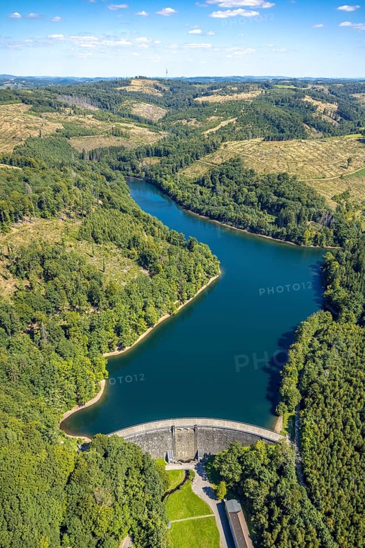Aerial view, Jubach Dam with dam, forest area with forest damage, Vollme, Kierspe, Sauerland, North Rhine-Westphalia, Germany, tree dieback, DE, Europe, clear cutting, calamity areas, aerial view, aerial photography, aerial photography, Ruhr area, dam wall, dam, overview, bird's eye view, forest, forest damage, forest dieback, birds-eyes view, overview