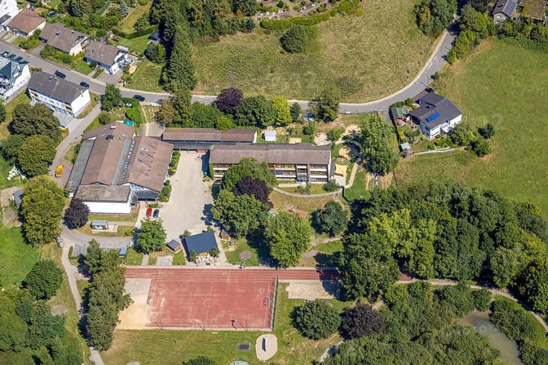 Aerial view, Kita Wunderland day care centre and children's and youth club Die Insel, sports field, Oberbrügge, Halver, Sauerland, North Rhine-Westphalia, Germany, DE, Europe, youth club, Kierspe, kindergarten, day care centre, day care centre, day care centre, aerial view, aerial photography, aerial photography, aerial photography, Ruhr area, overview, bird's-eye view, overview