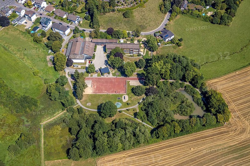 Aerial view, Kita Wunderland day care centre and children's and youth club Die Insel, sports field, Oberbrügge, Halver, Sauerland, North Rhine-Westphalia, Germany, DE, Europe, youth club, Kierspe, kindergarten, day care centre, day care centre, day care centre, aerial view, aerial photography, aerial photography, aerial photography, Ruhr area, overview, bird's-eye view, overview
