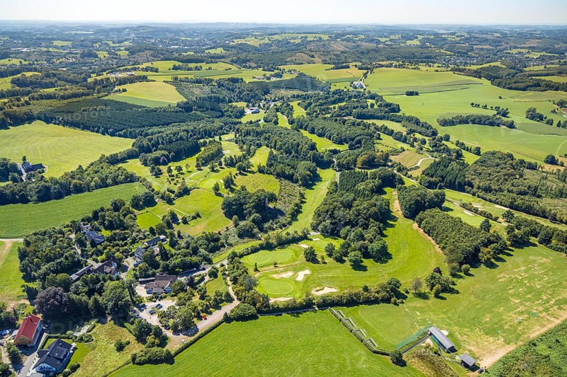 Aerial view, golf meadow Golfclub Varmert e.V. with sand bunker, Elbringhausen, Kierspe, Sauerland, North Rhine-Westphalia, Germany, DE, Europe, golf, golf course, golf club, golf meadow, aerial photograph, aerial photography, aerial photography, Ruhr area, sand bunker, sport, overview, bird's-eye view, overview