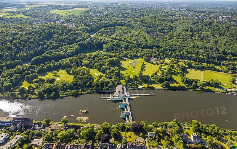 Aerial view, Lake Baldeney weir and Kruppwald green lung, Golf course Golfriege ETUF e.V., Bredeney, Essen, Ruhr area, North Rhine-Westphalia, Germany
