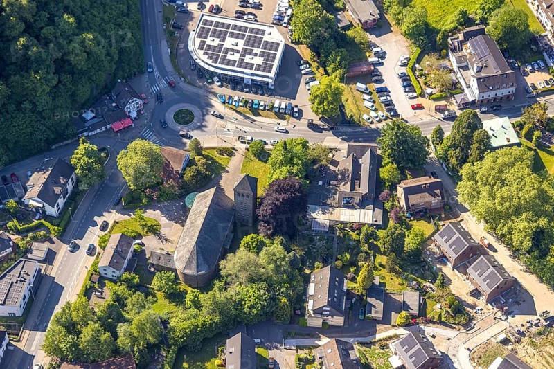 Aerial view, residential area at St Joseph's Church, Ford Kneifel car dealership with solar roof, Laupendahl, Kettwig, Essen, Ruhr area, North Rhine-Westphalia, Germany