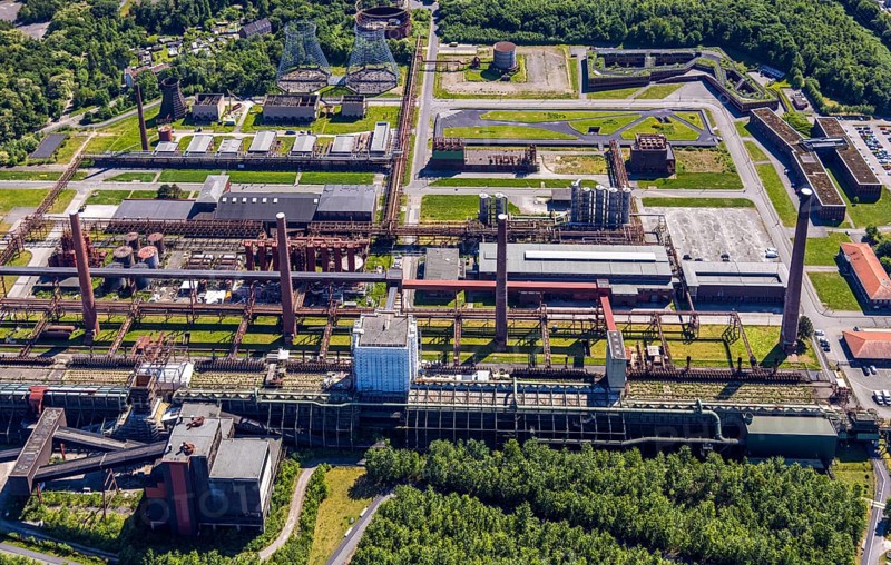 Aerial view, Zeche Zollverein, Gelsenkirchener Straße, outdoor swimming pool, Stoppenberg, Essen, Ruhr area, North Rhine-Westphalia, Germany