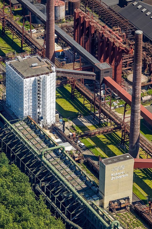 Aerial view, Zeche Zollverein, Gelsenkirchener Straße, outdoor swimming pool, Stoppenberg, Essen, Ruhr area, North Rhine-Westphalia, Germany