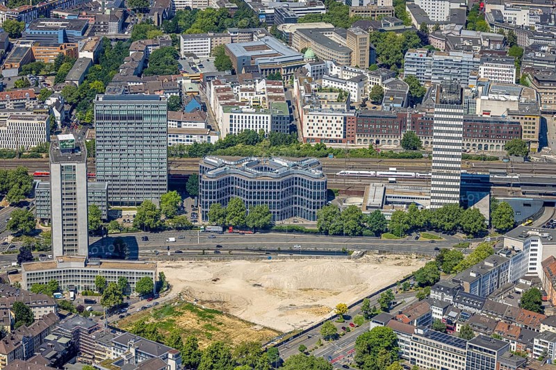 Aerial view, Campus Essen. Construction site, Kölbl Kruse construction site near Freiheit, Innogy tower block, Fakt Tower thyssenkrupp, DB Schenker, Postbank tower block, Südviertel, Essen, Ruhr area, North Rhine-Westphalia, Germany