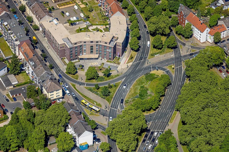 Aerial view, Belia Seniorenresidenz Altenessen, roundabout at the intersection of Stauderstraße, Altenessener Straße and Wilhelm-Nierswandt-Allee, Altenessen, Essen, Ruhr area, North Rhine-Westphalia, Germany
