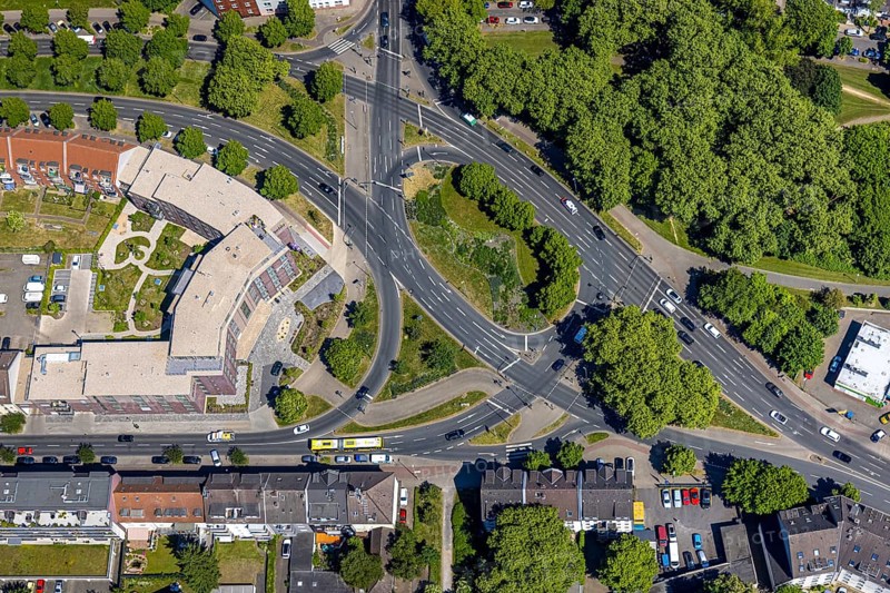 Aerial view, Belia Seniorenresidenz Altenessen, roundabout at the intersection of Stauderstraße, Altenessener Straße and Wilhelm-Nierswandt-Allee, Altenessen, Essen, Ruhr area, North Rhine-Westphalia, Germany