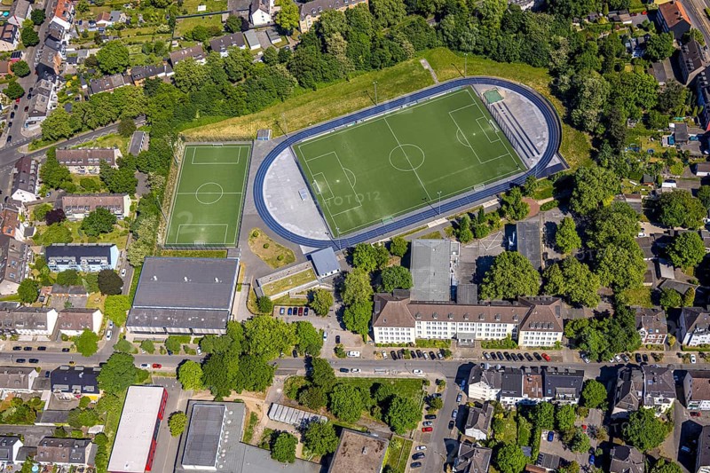 Aerial view, football stadium and athletics stadium with blue running track, Prinzenpark sports ground on Prinzenstraße, Borbeck grammar school, Bergeborbeck, Essen, Ruhr area, North Rhine-Westphalia, Germany