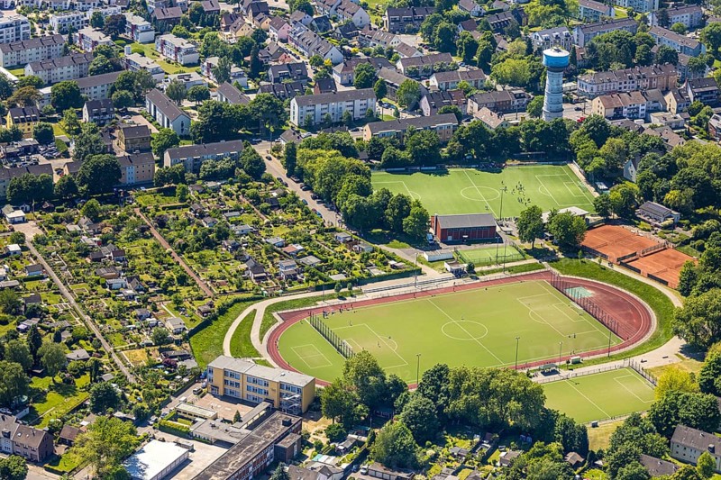 Aerial view, football stadium Bezirks-Sportanlage Am Wasserturm, KGV Kleingartenverein am Frintroper Wasserturm 1930 e.V., Bedingrade, Essen, Ruhr area, North Rhine-Westphalia, Germany