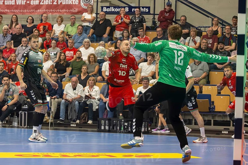 2nd HBL (German Handball League), Season 2025/26, Matchday 1: Eulen Ludwigshafen against TUSEM Essen***Picture: Tor tor by Vincent Bülow (10, Ludwigshafen)